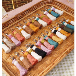 جاسوییچی مکرومه بافی منگوله ای جاسوییچی مکرومه بافی منگوله ای