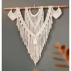 آویز مکرومه با چوب طبیعی طرح مانلی آویز مکرومه با چوب طبیعی طرح مانلی