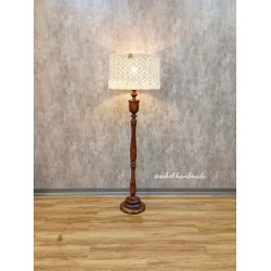 آباژور ایستاده چوبی مدل بلوط با شید مکرومه بافت