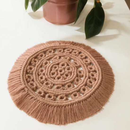 رومیزی گرد مکر‌ومه بافی