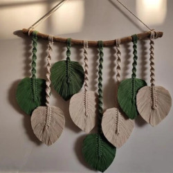 آویز مکرومه برگ با چوب طبیعی طرح سبزه آویز مکرومه برگ با چوب طبیعی طرح سبزه