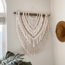 آویز مکرومه با چوب طبیعی طرح هرمس آویز مکرومه با چوب طبیعی طرح هرمس