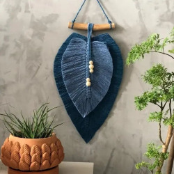 دیوارکوب مکرومه بافی طرح برگ دوقلو طول برگ 27 سانتی متر با چوب درخت جنگلی رنگ دلخواه دیوارکوب مکرومه بافی طرح برگ دوقلو طول برگ 27 سانتی متر با چوب درخت جنگلی رنگ دلخواه