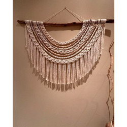 دیوارکوب آویز مکرومه با مهره چوبی مدل ققنوس دیوارکوب آویز مکرومه با مهره چوبی مدل ققنوس