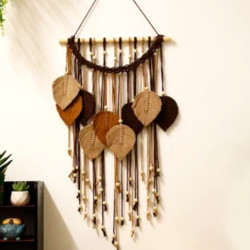 اویز مکرومه بافی مدرن طرح برگ با مهره چوبی اویز مکرومه بافی مدرن طرح برگ با مهره چوبی