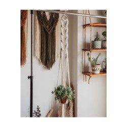 آویز گلدان مکرومه بافی مدل اسپیرال آویز گلدان مکرومه بافی مدل اسپیرال