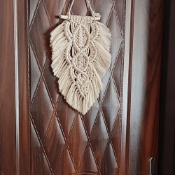 آویز مکرومه بافی برگ سلطنتی طرح چشم نواز آویز مکرومه بافی برگ سلطنتی طرح چشم نواز